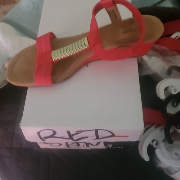 WEDGES - Picture 3 of 4